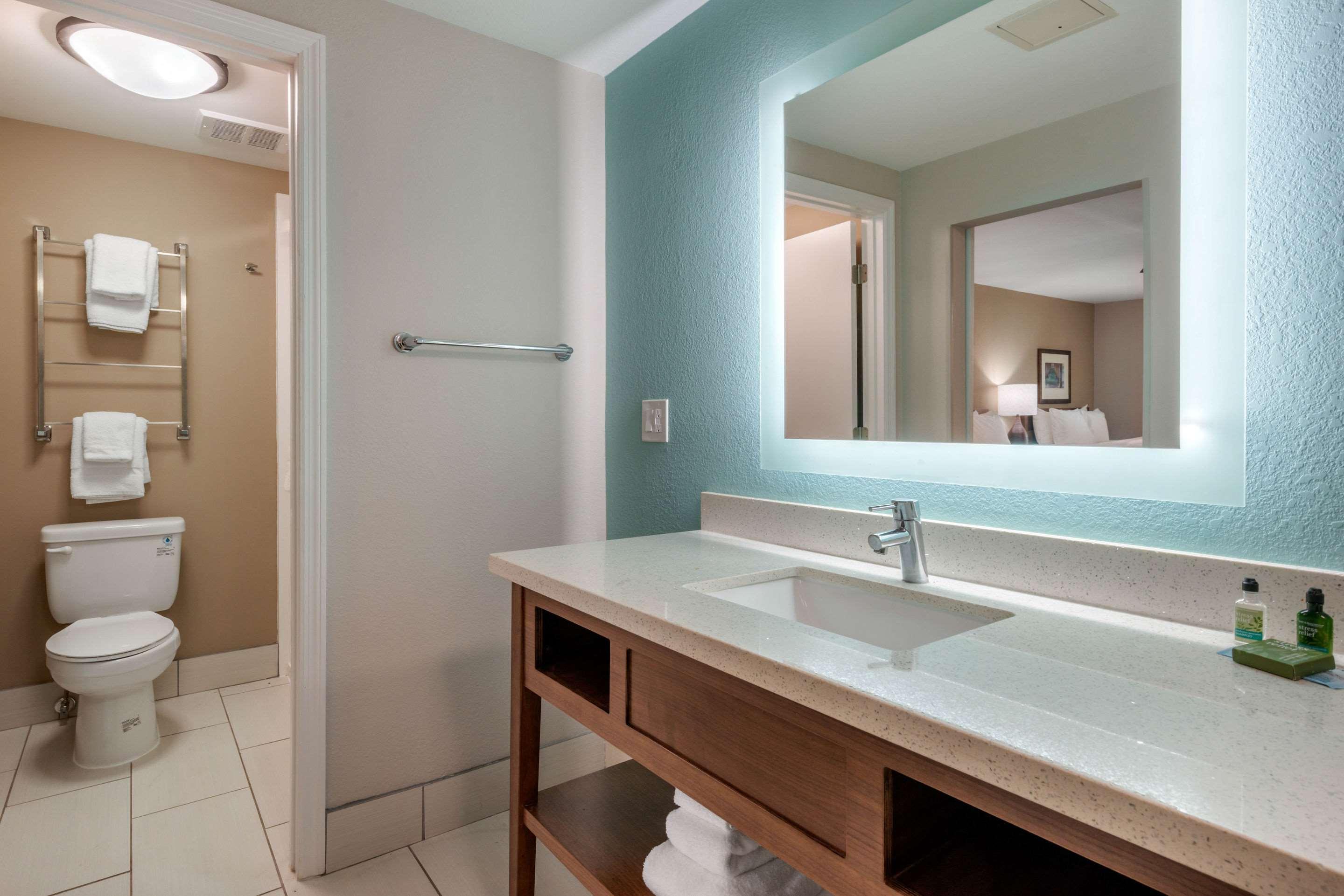 Seafarer Inn & Suites, Ascend Hotel Collection ジキル島 エクステリア 写真