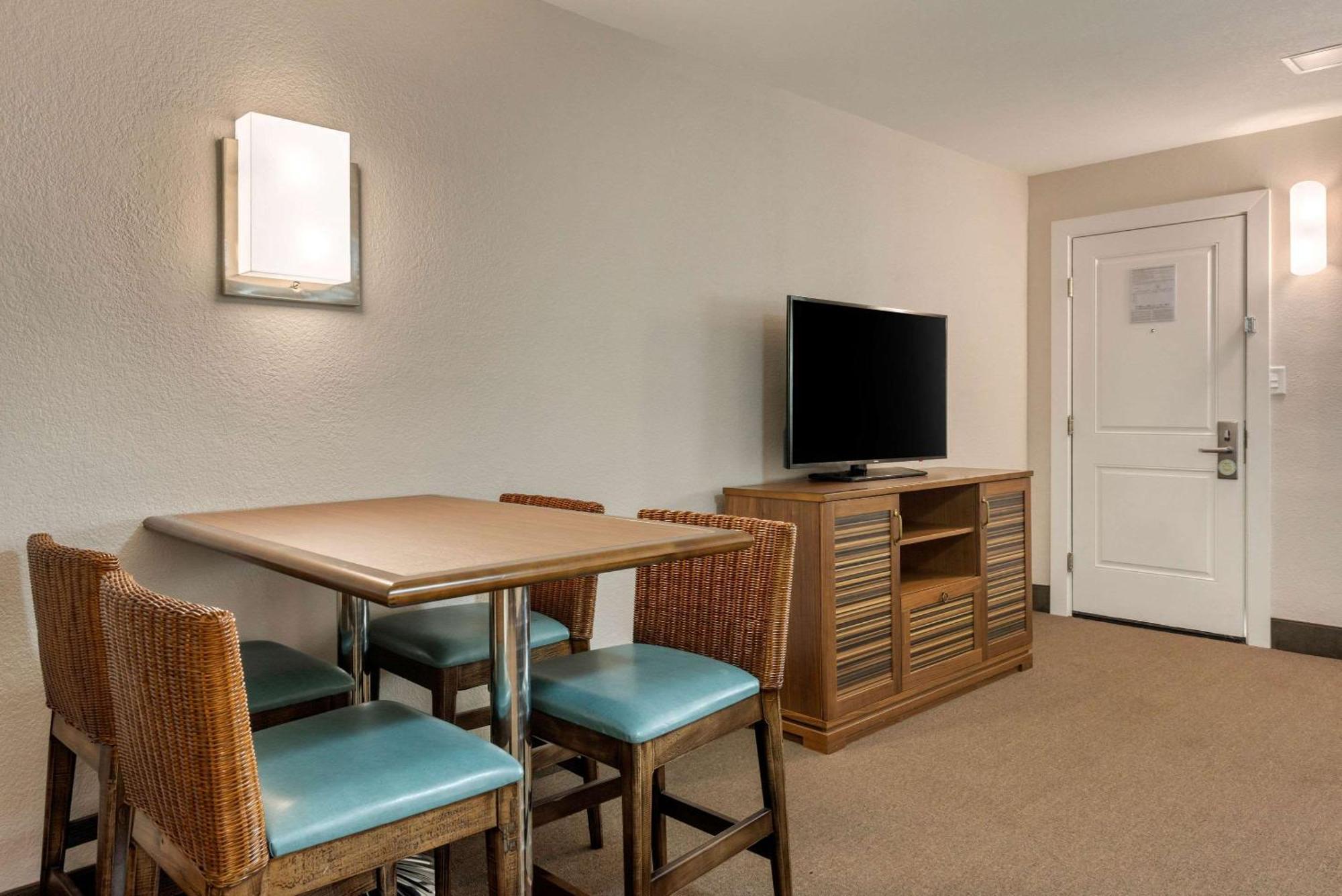 Seafarer Inn & Suites, Ascend Hotel Collection ジキル島 エクステリア 写真