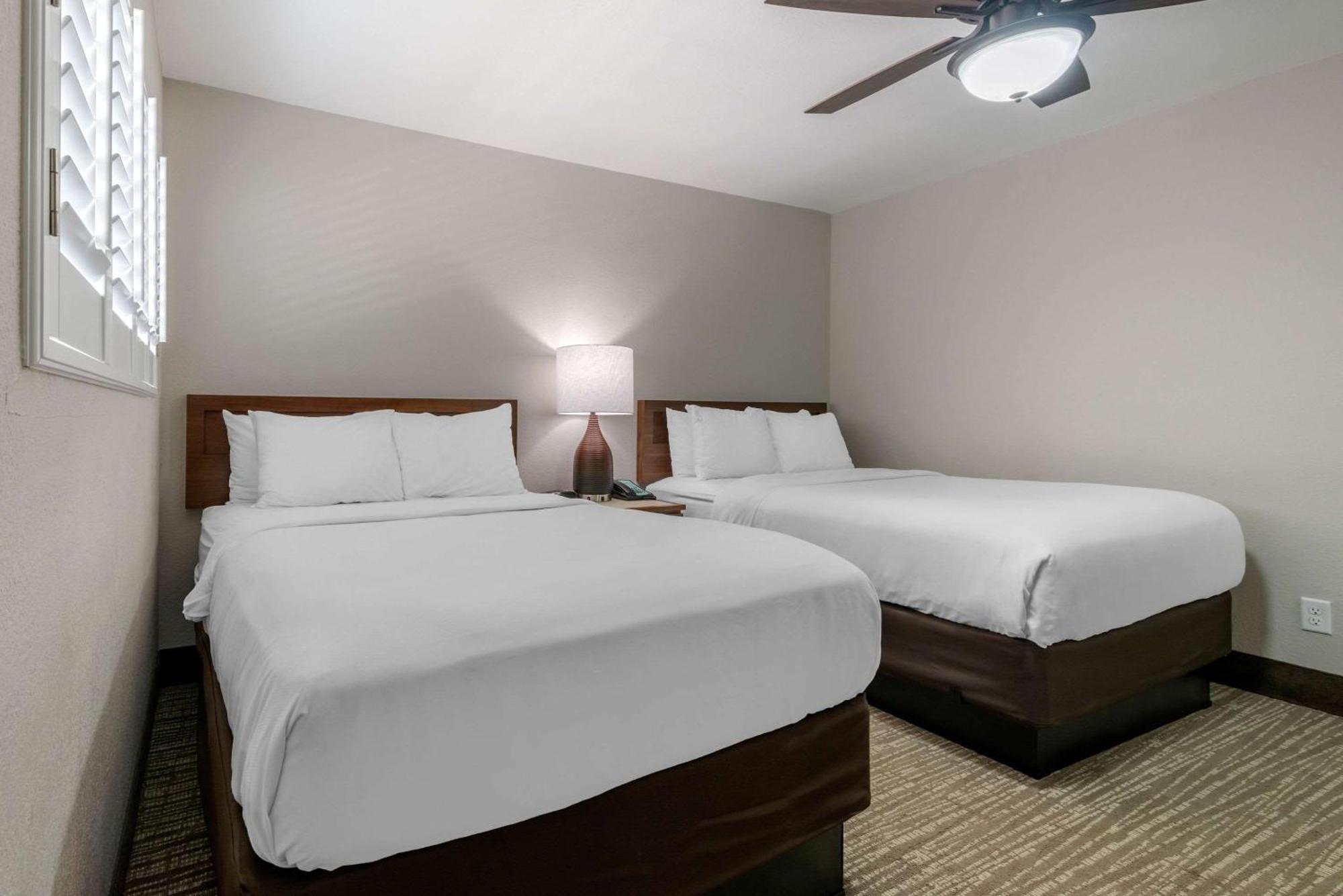 Seafarer Inn & Suites, Ascend Hotel Collection ジキル島 エクステリア 写真