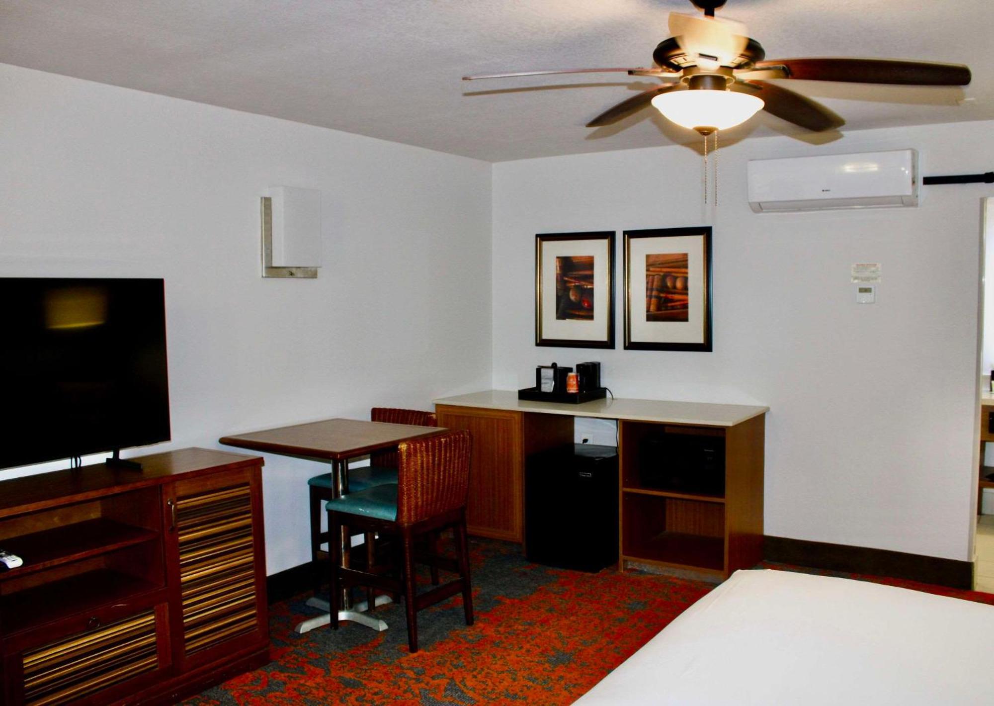 Seafarer Inn & Suites, Ascend Hotel Collection ジキル島 エクステリア 写真